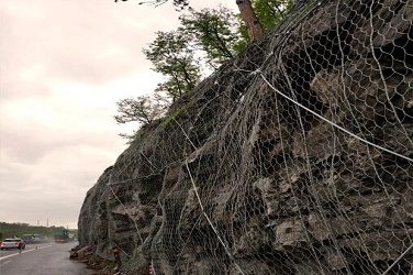 The Science Behind Rock Fall Protection Mesh: How It Works