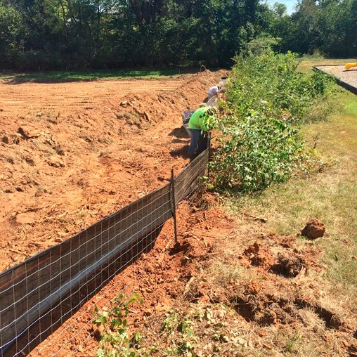 wire reinforced silt fence